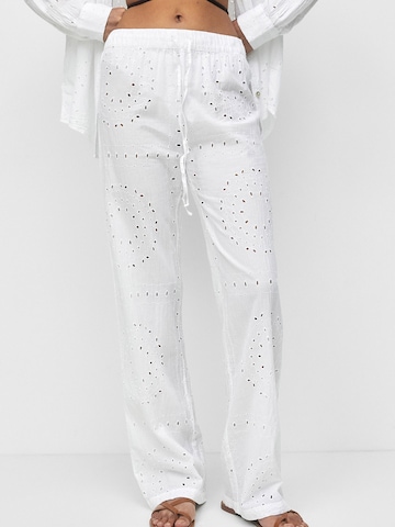 Regular Pantalon Pull&Bear en blanc