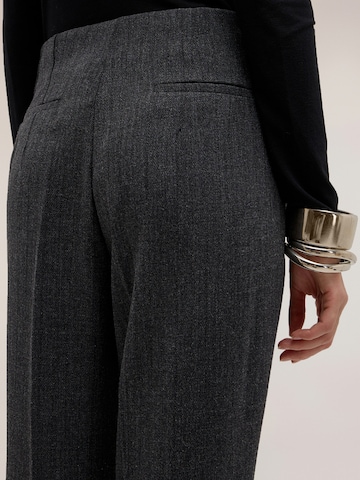 Pantaloni di MOTIVI in grigio