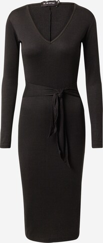 Robe In The Style en noir : devant