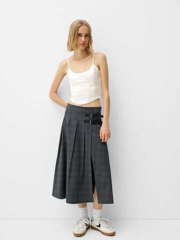 Top de la Bershka pe bej