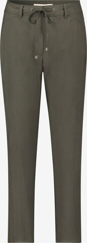 Betty & Co Slim fit Pants in Green: front
