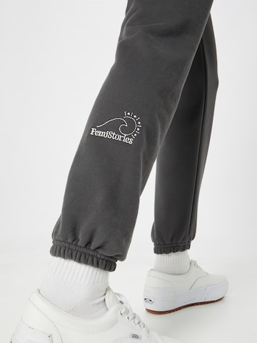 Tapered Pantaloni 'HARUKA' de la Femi Stories pe gri