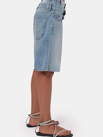 IT'S BASIC Baggy Jeans 'BERMUDA HIGH RISE SHORT'‌‌ in Blau
