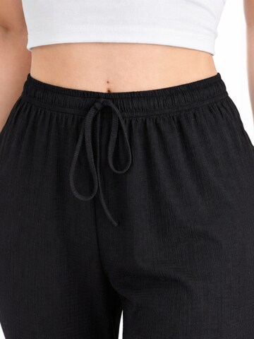 Wide Leg Pantalon 'FLORYN – Palazzohose Crinkle' fashionshowcase en noir