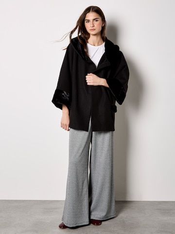 Apricot Tussenjas in Zwart