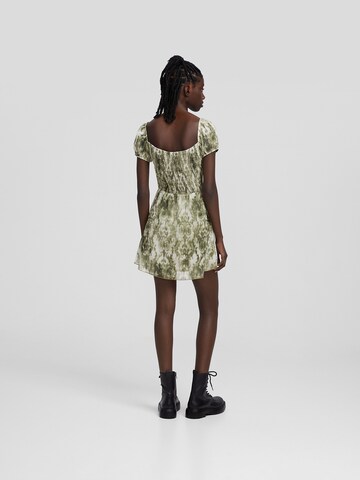 Rochie de vară de la Bershka pe verde