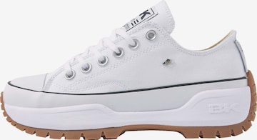 BRITISH KNIGHTS Matalavartiset tennarit 'Kaya' värissä valkoinen: etupuoli