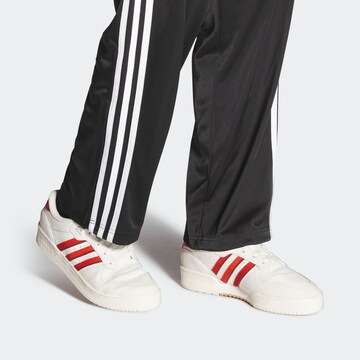 ADIDAS ORIGINALS - Sapatilhas baixas 'Rivalry' em branco: frente