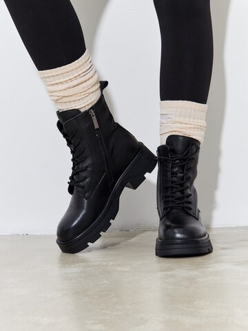 CESARE GASPARI Lace-up bootie in Black