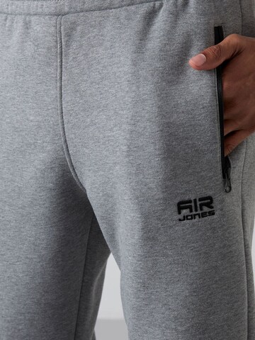Tommy Life Tapered Workout Pants 'Jogginghose' in Grey