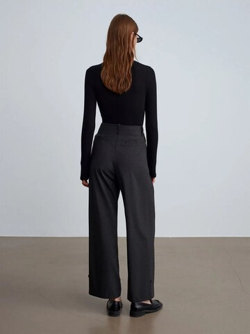 Dilvin Regular Pants in Black