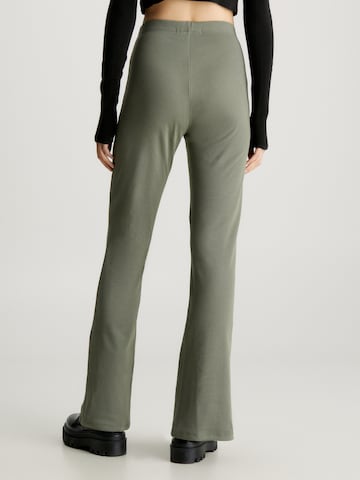 évasé Pantalon Calvin Klein Jeans en vert