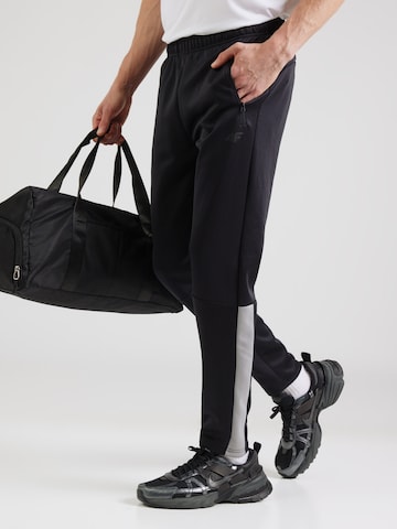 4F Конический (Tapered) Спортивные штаны 'FNK' в Черный: спереди