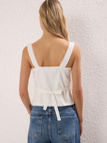 Trendyol Блузка в Бежевый