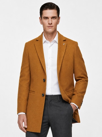 ALLTHEMEN Winter Coat 'Herbstgold' in Beige: front
