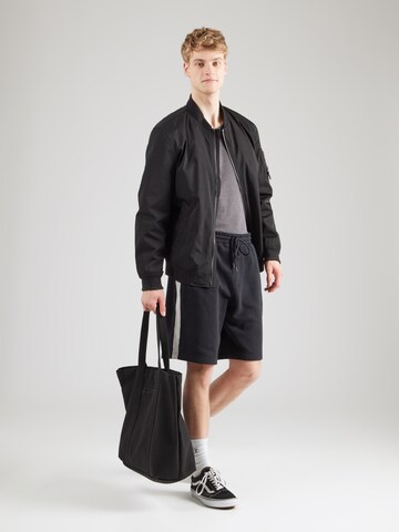 HOLLISTER Loosefit Shorts in Schwarz