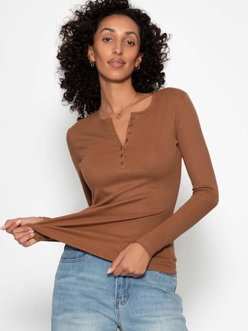 SASSYCLASSY - Camiseta en marrón