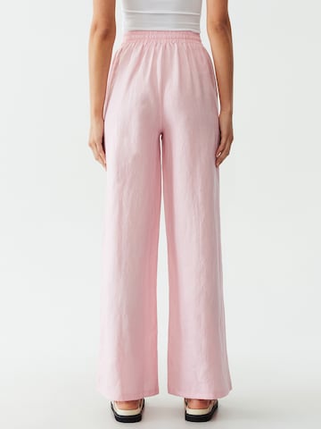 Calli Lużny krój Spodnie w kolorze różowy: tył