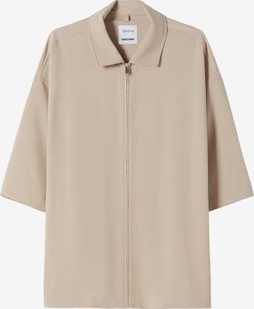 Comfort fit Camicia di Bershka in beige: frontale