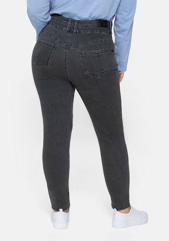 Skinny Jeans di SHEEGO in grigio