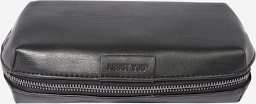 ABOUT YOU Travel Bag in Black: front