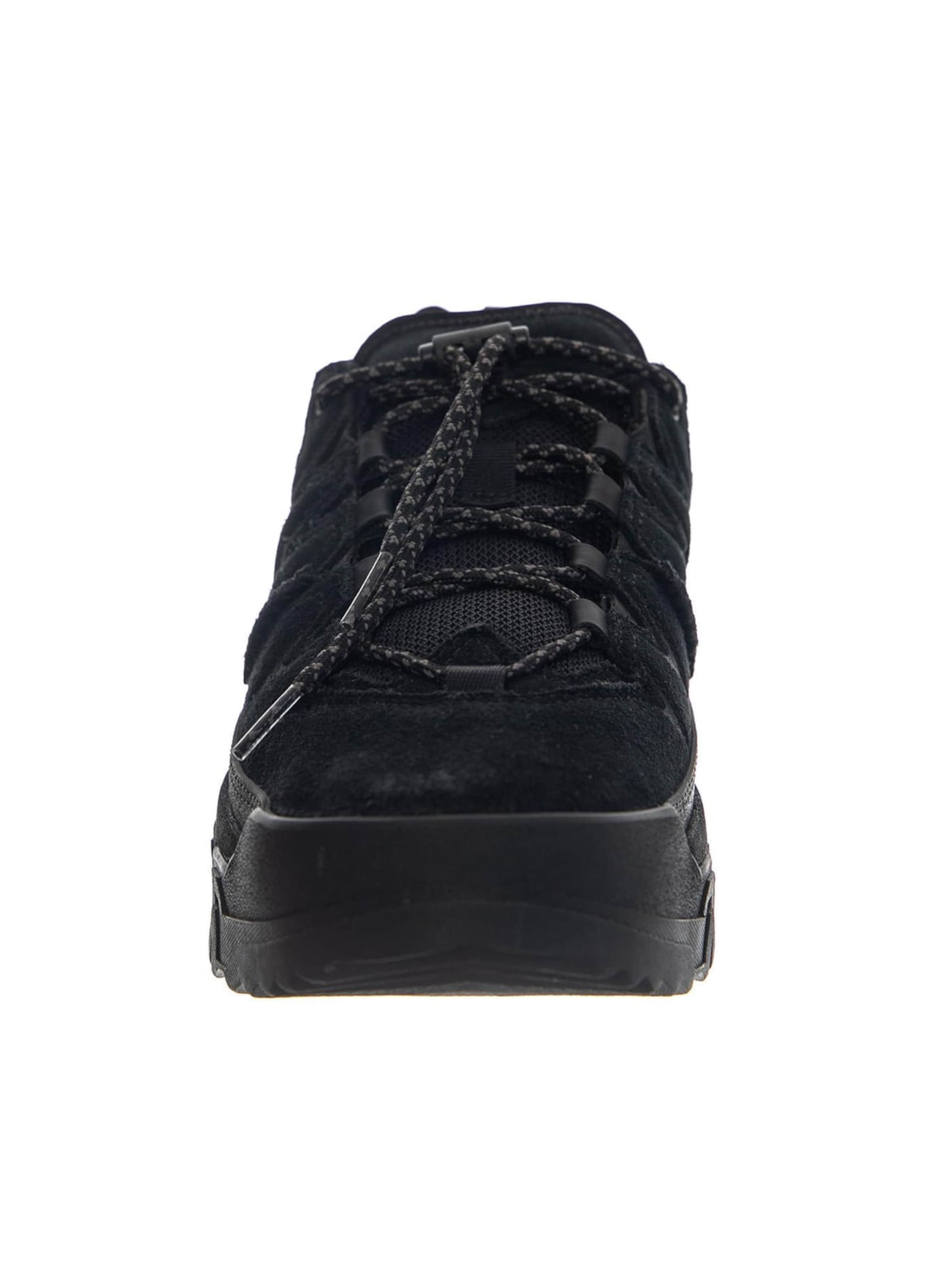 UGG Sporty snøresko 'M CAPTRAIL LOW BLACK' i sort