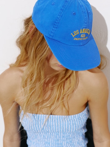 Pull&Bear Шапка с козирка 'LOS ANGELES' в синьо