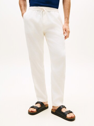 Effilé Pantalon TOMMY HILFIGER en jaune : devant