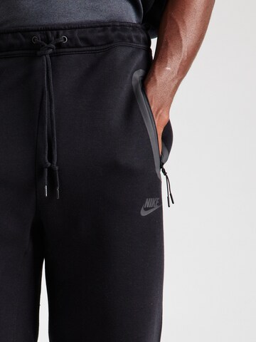 Nike Sportswear Tapered Broek 'TECH FLEECE' in Zwart