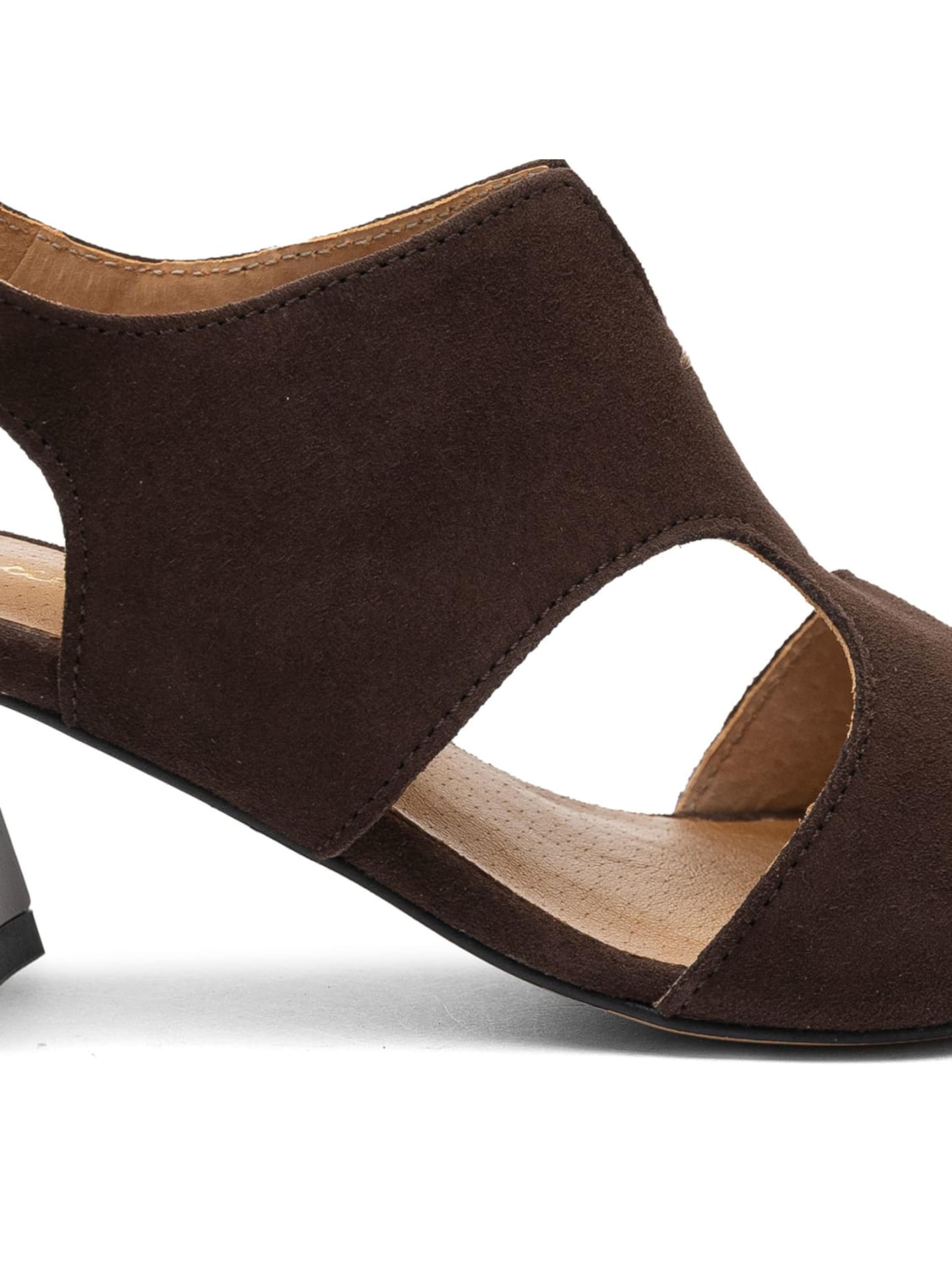 Maciejka Sandals '06566-02/00-5' in Brown