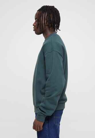 Urban Classics Свитшот в Зеленый