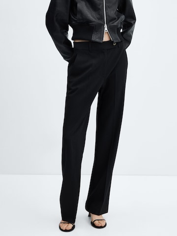 Regular Pantalon à plis 'Leo' MANGO en noir : devant