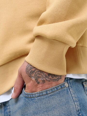 Felpa di JACK & JONES in giallo