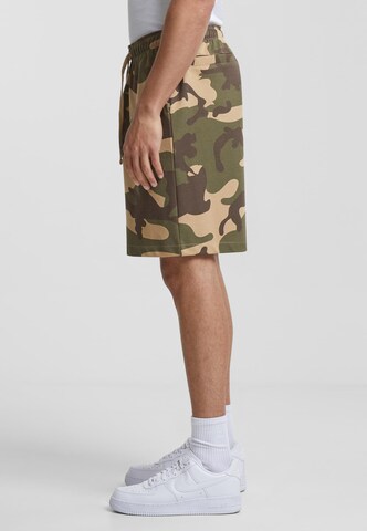 Urban Classics - Loosefit Pantalón en verde