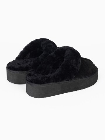 Gooce - Pantufa 'Emeline' em preto