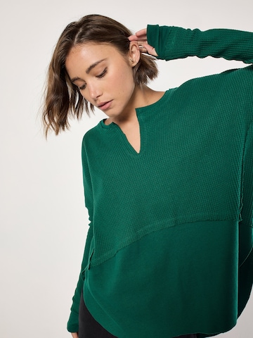 Haut ' ' Apricot en vert : devant