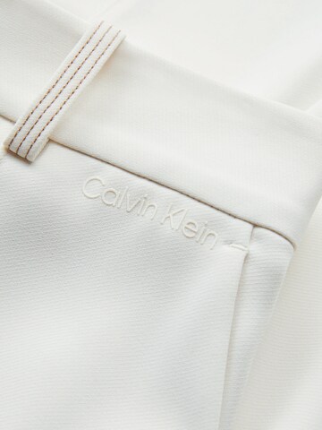 Calvin Klein Loosefit Bügelfaltenhose in Weiß