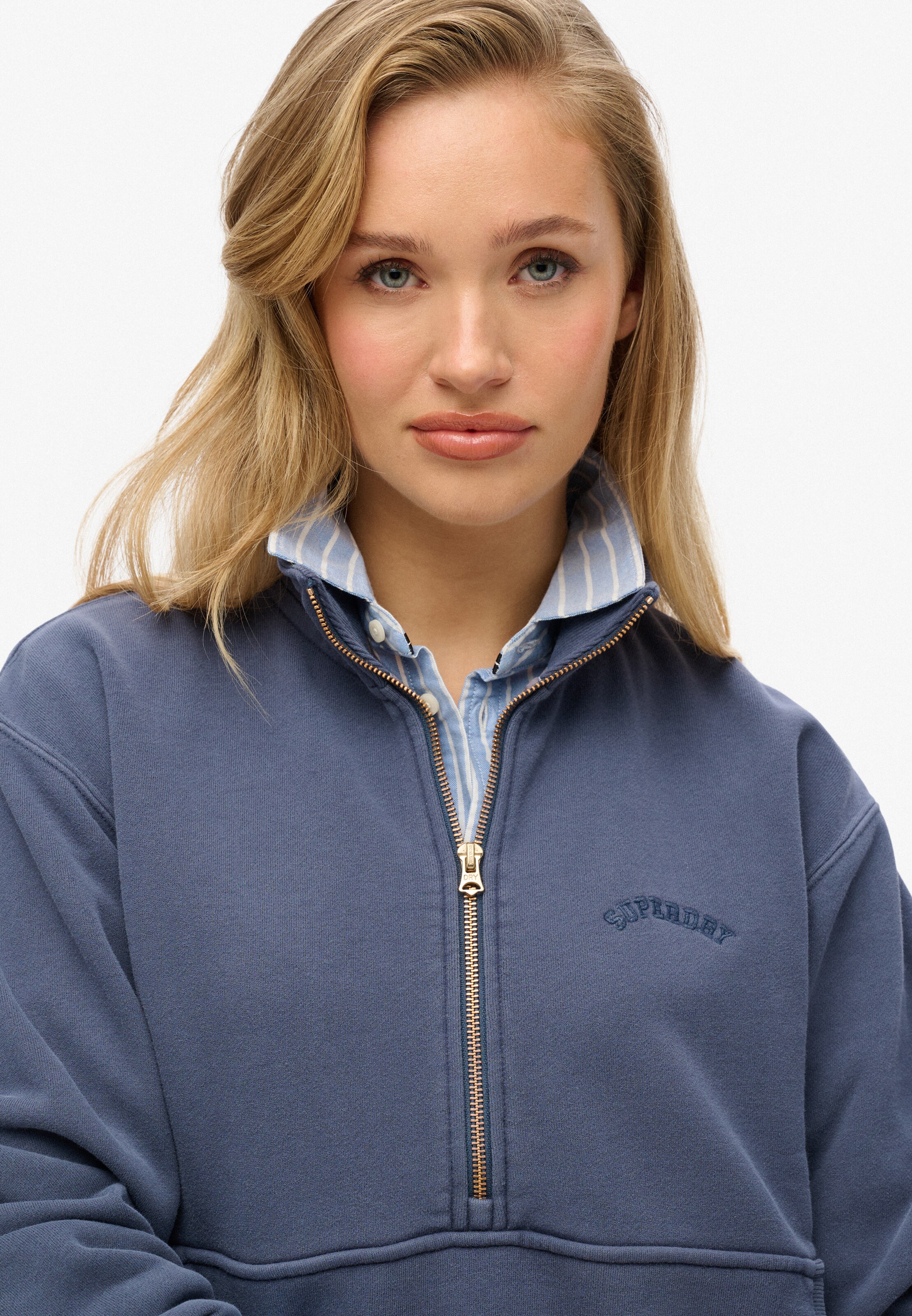 Superdry Sweatshirt 'Essential' in Blauw