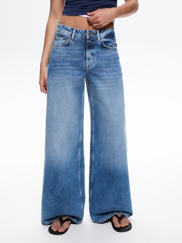 Pull&Bear Wide Leg Jeans in Blau: Vorderseite