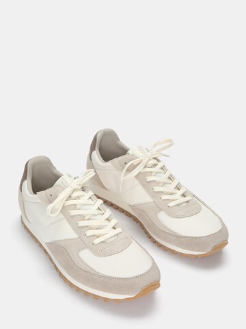 Sneaker bassa di Pull&Bear in beige