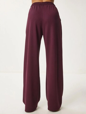 Wide leg Pantaloni di Happiness İstanbul in rosso