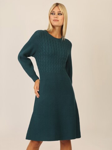 APART Knitted dress in Green: front