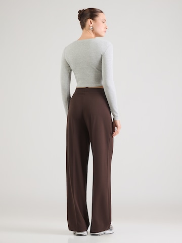 ABOUT YOU Свободный крой Плиссированные брюки 'Corin' в Коричневый