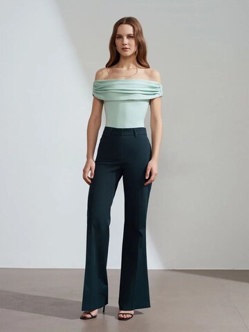 Dilvin Flared Pants in Blue: front