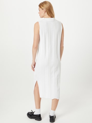 Esmé Studios Úpletové šaty 'Mae' – bílá