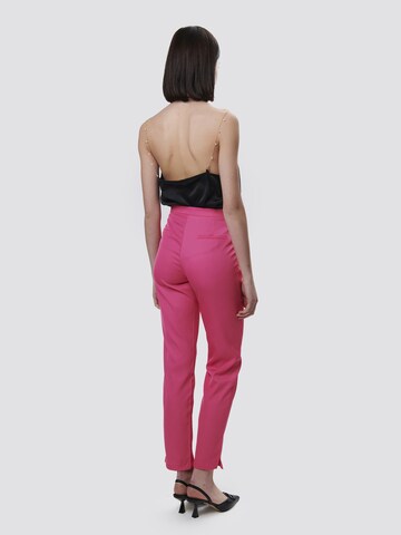 Influencer Slim fit Trousers ' Classic line pants ' in Pink