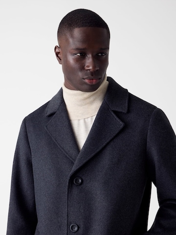 GUESS Between-Seasons Coat in Grey