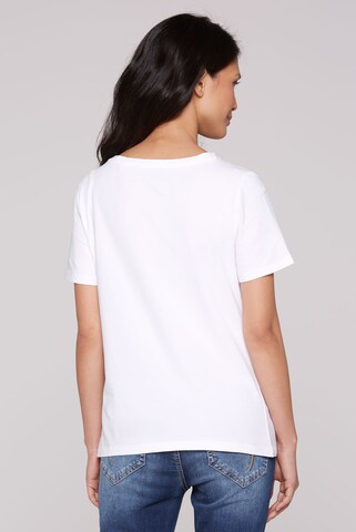 Soccx Basic T-Shirt mit U-Boot-Ausschnitt und Logo in Weiß