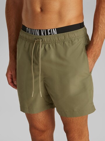 Shorts de bain 'Intense Power' Calvin Klein Swimwear en vert : devant