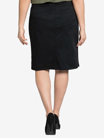 SHEEGO Skirt in Black